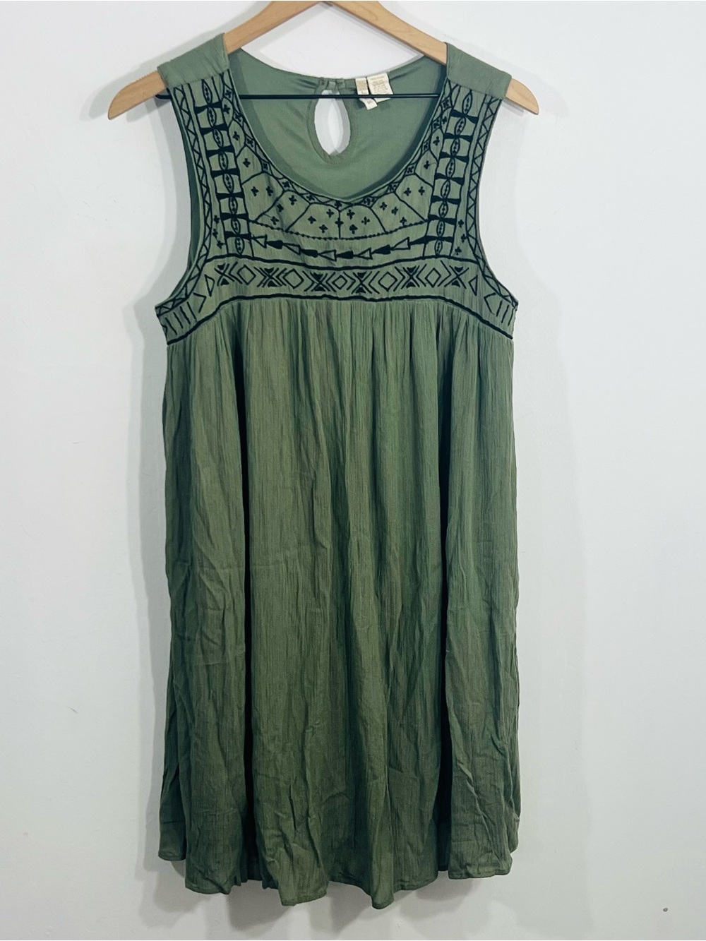 Japna Olive Green Sleeveless Mini Dress Geometric Embroidered Keyhole Back Sz M